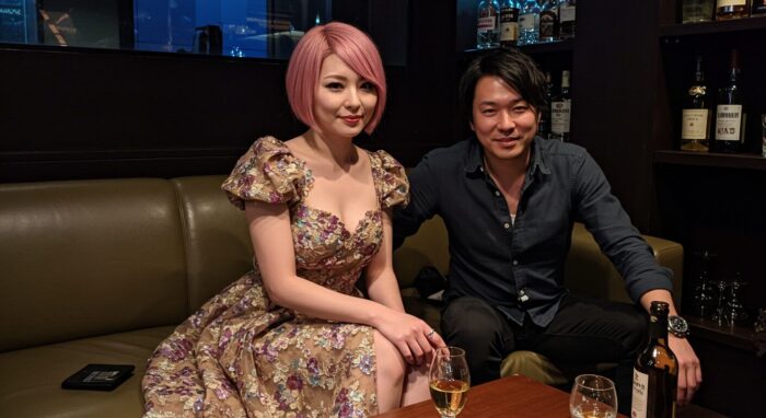 キャンパブ嬢と男性客